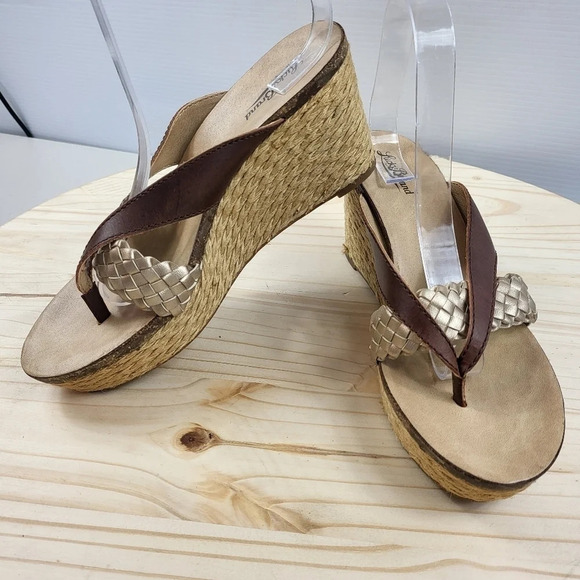 LUCKY BRAND Brown Gold Wedge Slip On Sandals Shores Jute Toe Strap Size 9.5 - Picture 1 of 13